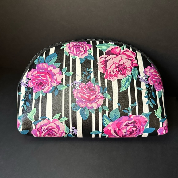 Betsey Johnson cosmetic bag 🌹 - Picture 6 of 7